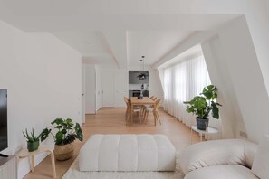 Apartment, Multiple Beds, Patio, City View (GPS 90, 5) | Living area - The Portland Penthouse - Marylebone - by Frankie (London)