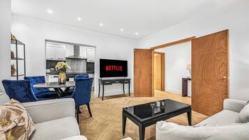 Apartment, 1 King Bed with Sofa bed, Patio (Fitzroy St 39A) | Living area