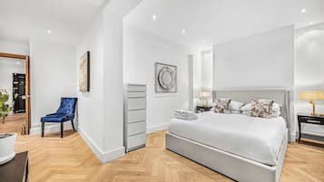 Apartment, 1 King Bed with Sofa bed, Patio (Fitzroy St 39A)