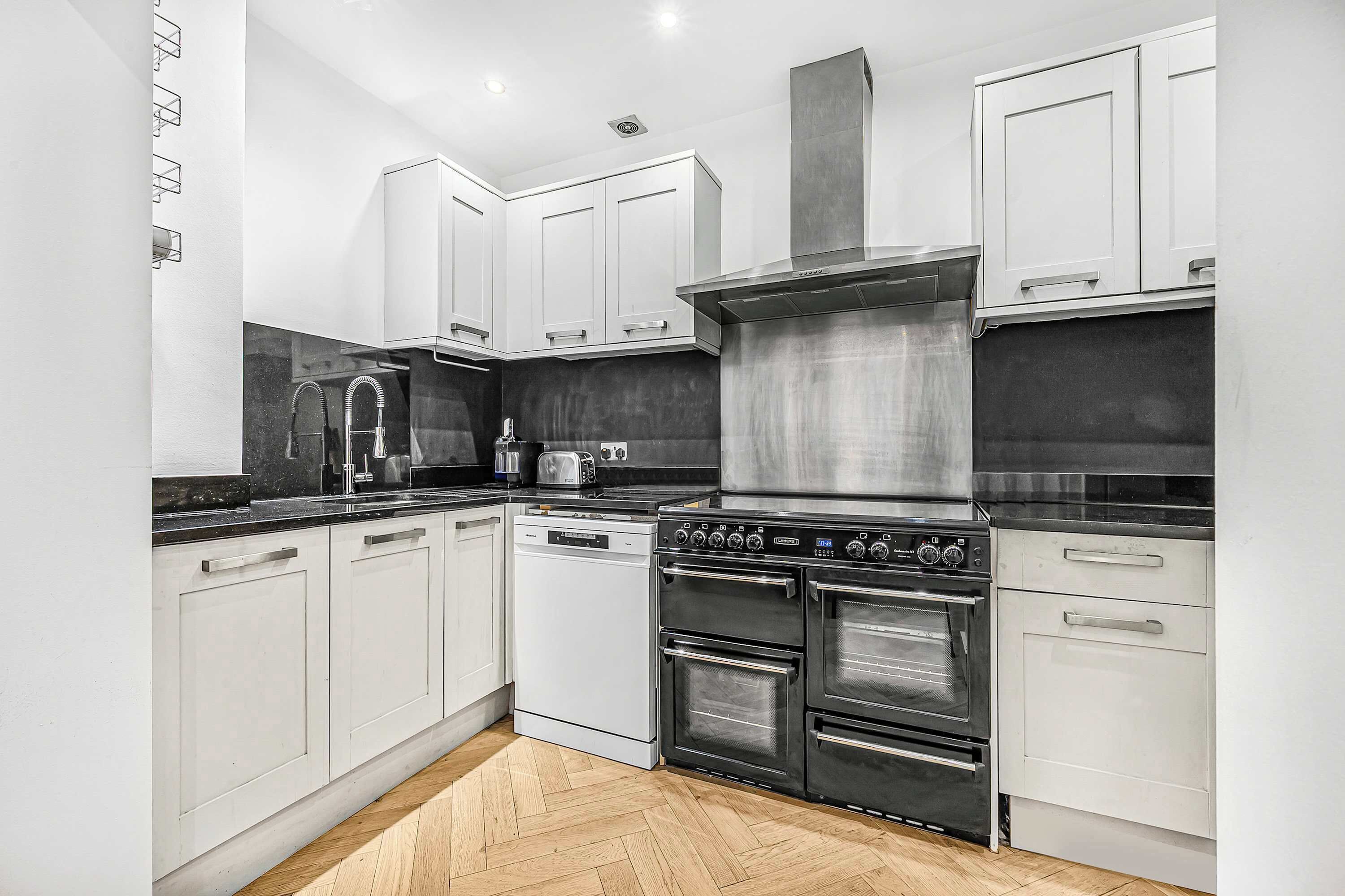 Apartment, 1 King Bed with Sofa bed, Patio (Fitzroy St 39A) | Private kitchen