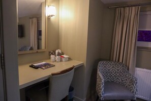 Interior - George (Wallingford)