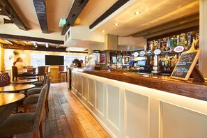 Unclassified image, 4 of 64, button - George (Wallingford)