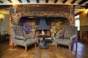 Unclassified image, 2 of 64, button - George (Wallingford)