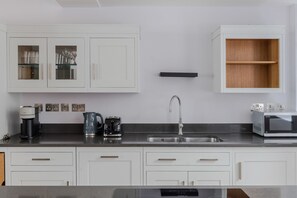 Private kitchen - The Eyre Suite Two - Farringdon - by Frankie (London)
