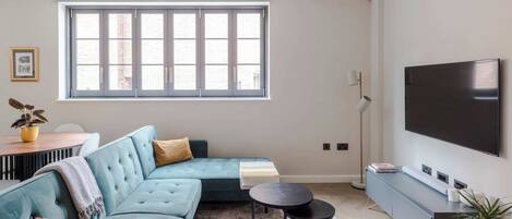 House, Multiple Beds, Kitchen, City View (Huntsworth Mews 7) | Living area