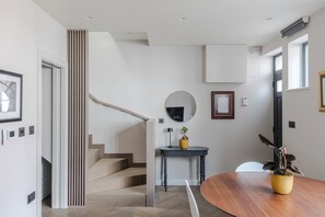 House, Multiple Beds, Kitchen, City View (Huntsworth Mews 7) | Interior - The Tranquil Den - Regent's Park - by Frankie Says (London)