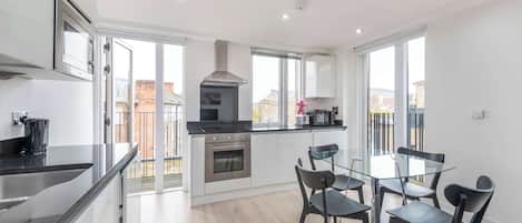 Apartment, Multiple Beds, Patio, City View (Churchway 8) | Private kitchen