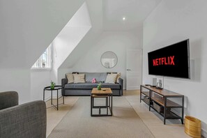 Apartment, Multiple Beds, Kitchen, City View (Mortimer 44, 7) | Living area - Mortimer's Mood - Fitzrovia - by Frankie Says (London)