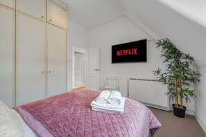 Apartment, Multiple Beds, Kitchen, City View (Mortimer 44, 7) | 2 bedrooms - Mortimer's Mood - Fitzrovia - by Frankie Says (London)