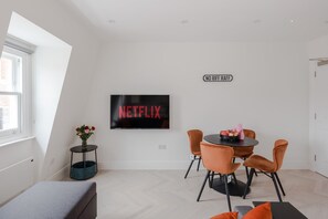 Leilighet, 1 dobbeltseng med sovesofa, terrasse, byutsikt (Foley St 4) | 1 soverom