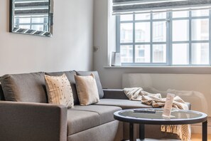 Interior - The Eyre Suite Six - Farringdon - by Frankie (London)