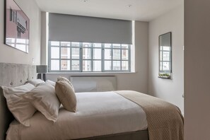 Apartment, Multiple Beds, Kitchen, City View (Sandra House 6) - The Eyre Suite Six - Farringdon - by Frankie (London)