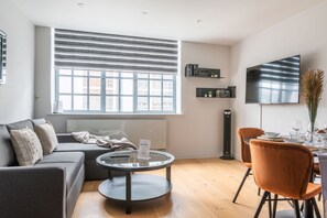 Living area - The Eyre Suite Six - Farringdon - by Frankie (London)