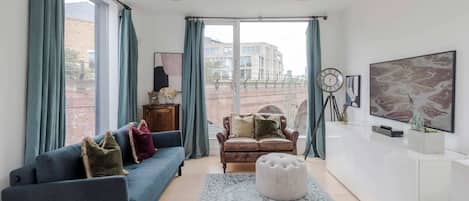 Apartment, 1 King Bed with Sofa bed, Terrace, City View (Park St 10 (2)) | Living area