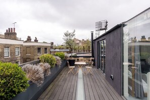 House, Multiple Beds, Terrace, City View (Park St 10(2) & 12) | Outdoor dining - The Dream Factory - Borough - by Frankie Says (London)