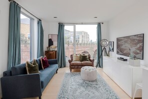 House, Multiple Beds, Terrace, City View (Park St 10(2) & 12) | Living area - The Dream Factory - Borough - by Frankie Says (London)
