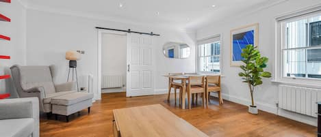 Apartment, 1 King Bed with Sofa bed, Kitchen, City View (Morwell 26, 3) | Living area