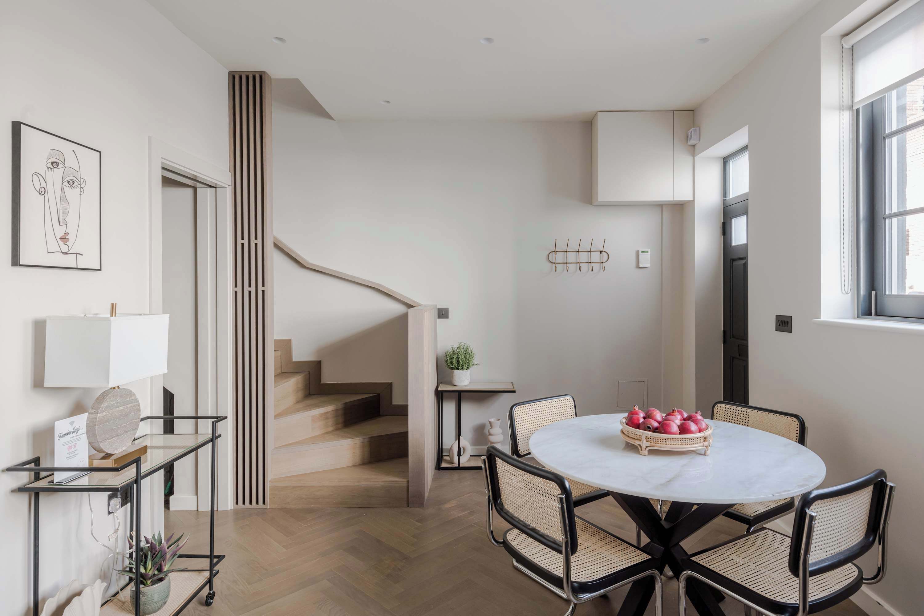 Casa, varias camas, cocina, vista a la ciudad (Huntsworth Mews 5) | Restaurantes