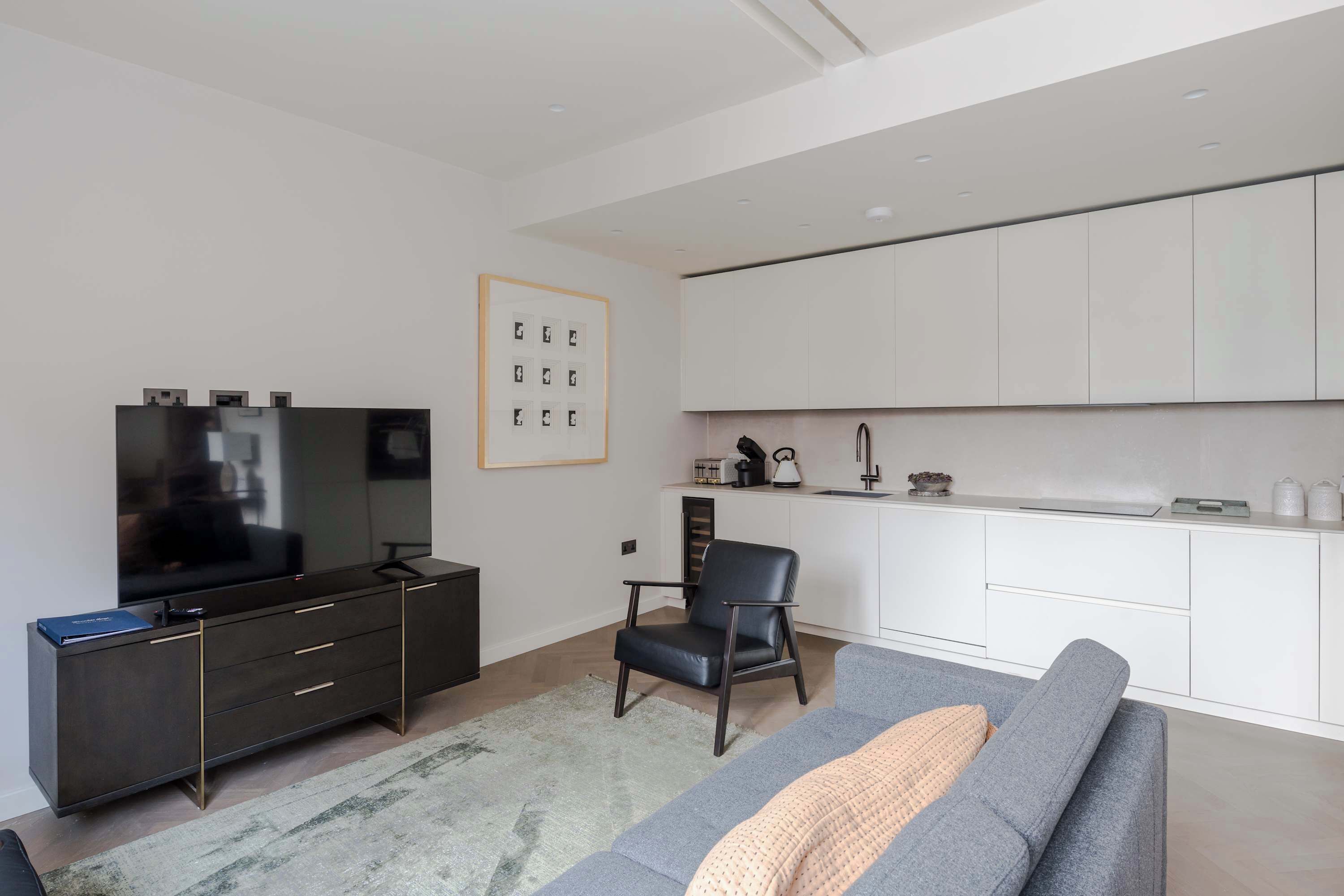 House, Multiple Beds, Kitchen, City View (Huntsworth Mews 5) | Living area