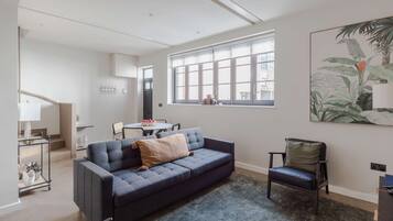 Hus, flere senger, kjøkken, byutsikt (Huntsworth Mews 5) | Oppholdsområde