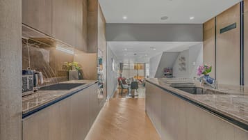 House, Multiple Beds, Kitchen (Royalty Mews, 9) | Private kitchen