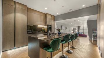 House, Multiple Beds, Kitchen (Royalty Mews, 9) | Private kitchen