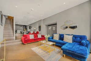 Hus, flere senger, kjøkken (Royalty Mews, 9) | Oppholdsområde