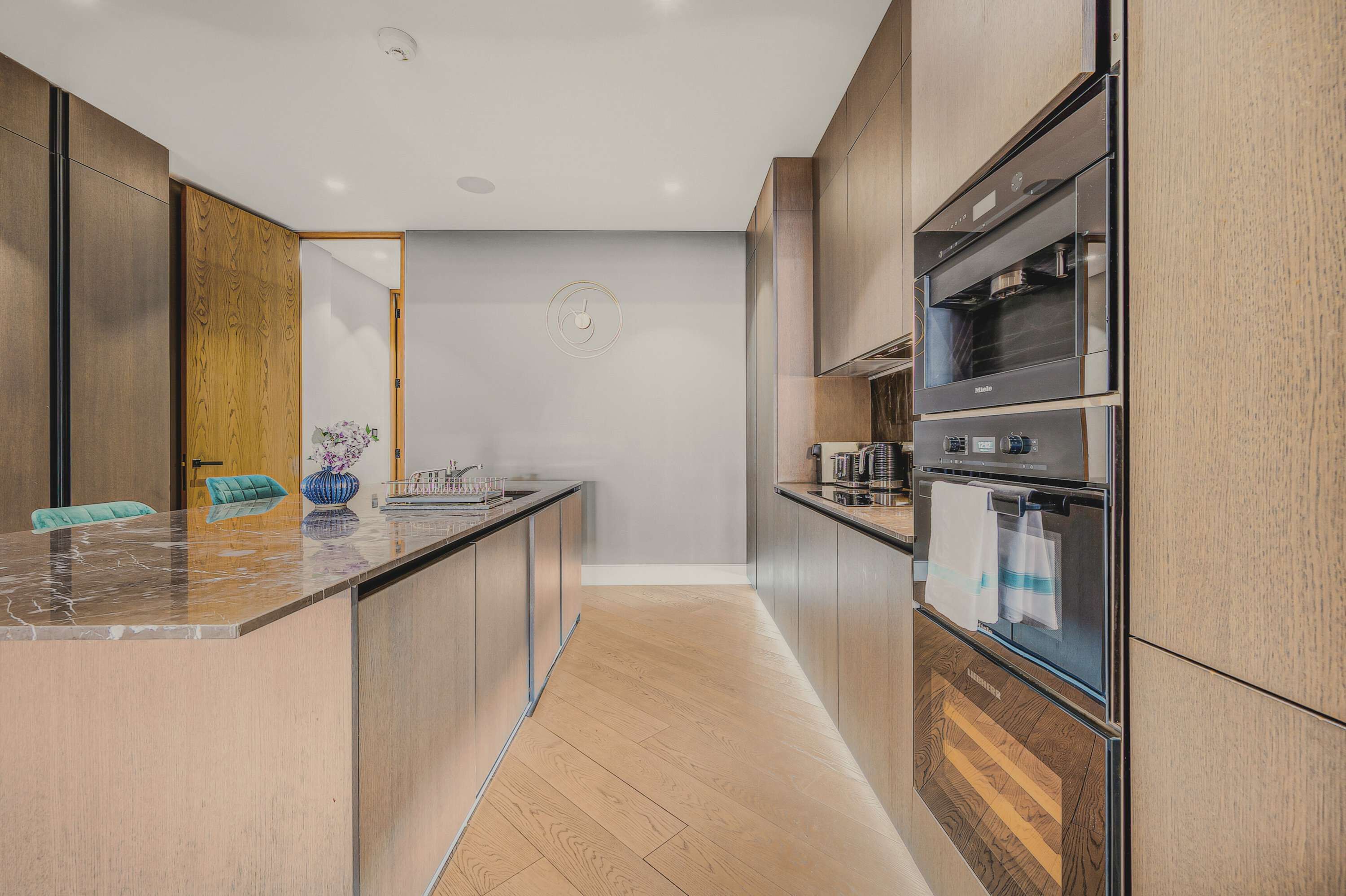 ハウス ベッド (複数台) キッチン (Royalty Mews, 9) | 専用キッチン