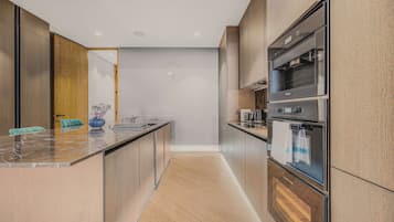 Rumah, Beberapa Tempat Tidur, dapur (Royalty Mews, 9) | Dapur pribadi