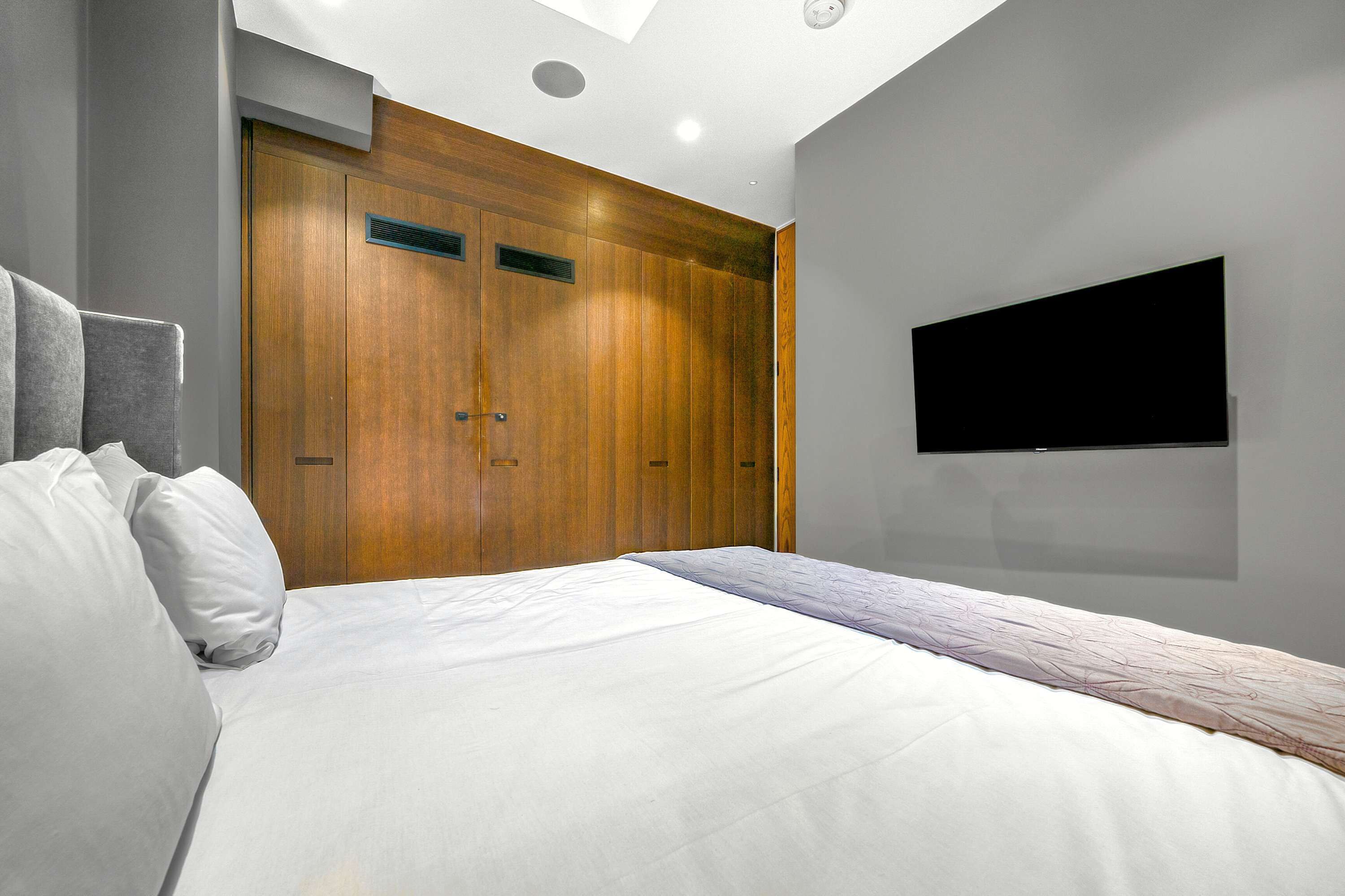 House, Multiple Beds, Kitchen (Royalty Mews, 9)