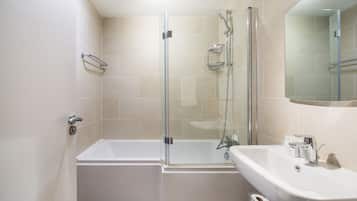Apartment, 1 Double Bed with Sofa bed, Patio, City View (Gresse St 25, 61) | Bathroom | Towels