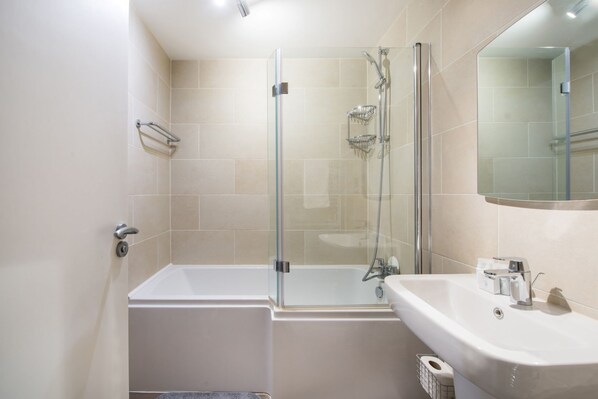 Apartment, 1 Double Bed with Sofa bed, Patio, City View (Gresse St 25, 61) | Bathroom | Towels - Views For Days - Fitzrovia - by Frankie Says (London)