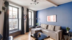 Apartemen, 1 Tempat Tidur King dengan tempat tidur Sofa, dapur, pemandangan kota (Long Acre 1) | Area keluarga