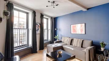 Apartment, 1 King-Bett und Schlafsofa, Küche, Stadtblick (Long Acre 1) | Wohnbereich