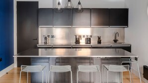 Apartemen, 1 Tempat Tidur King dengan tempat tidur Sofa, dapur, pemandangan kota (Long Acre 1) | Dapur pribadi