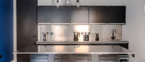 Lejlighed - 1 kingsize-seng med sovesofa - køkken - byudsigt (Long Acre 1) | Privat køkken