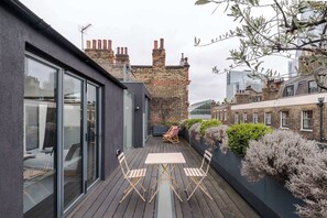 House, Multiple Beds, Patio, City View (Park St 12) | Terrace/patio - Magic Moments - Borough - by Frankie Says (London)