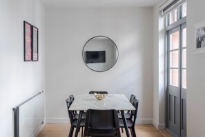 Interior - The Eyre Suite Three - Farringdon - by Frankie (London)