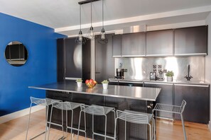 Apartment, 1 King-Bett und Schlafsofa, Küche, Stadtblick (Long Acre 2) | Eigene Küche