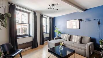 Apartment, 1 King-Bett und Schlafsofa, Küche, Stadtblick (Long Acre 2) | Wohnbereich