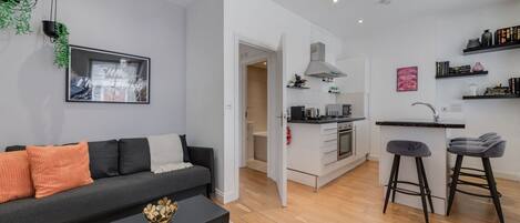 Apartment, 1 Doppelbett und Schlafsofa, Küche, Stadtblick (GTS 2, 59) | Wohnbereich