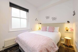 Apartment, 1 King Bed with Sofa bed, Terrace, City View (Park St 10 (1)) - The Naughty Nautical - Borough - by Frankie Says (London)