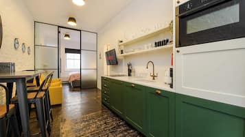 Apartment, 1 King Bed with Sofa bed, Terrace, City View (Park St 10 (1)) | Private kitchen