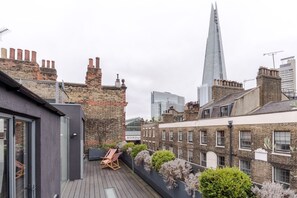 View from room - The Shard-view Shindig - Borough - by Frankie Says (London)