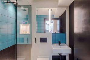 Apartment, Multiple Beds, Kitchen, City View (Old Compton 3) | Bathroom - The Slaycation Crib: Stylish London Retreat By (London)