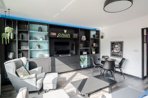 Apartment, Multiple Beds, Kitchen, City View (Old Compton 3) | Interior - The Slaycation Crib: Stylish London Retreat By (London)