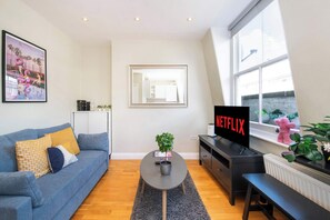 Apartment, 1 Double Bed with Sofa bed, Kitchen, City View (GTS 3,59) | Living area - Charming Central London Retreat by Frankie Says (London)