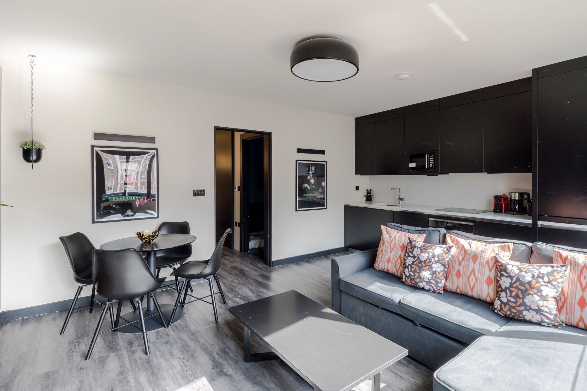 Lejlighed - flere senge - køkken - byudsigt (Old Compton 2) | Interiør