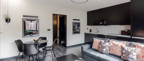 Lejlighed - flere senge - køkken - byudsigt (Old Compton 2) | Interiør