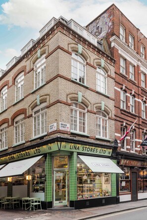 Exterior - The Italian Collection - Soho - by Frankie (London)
